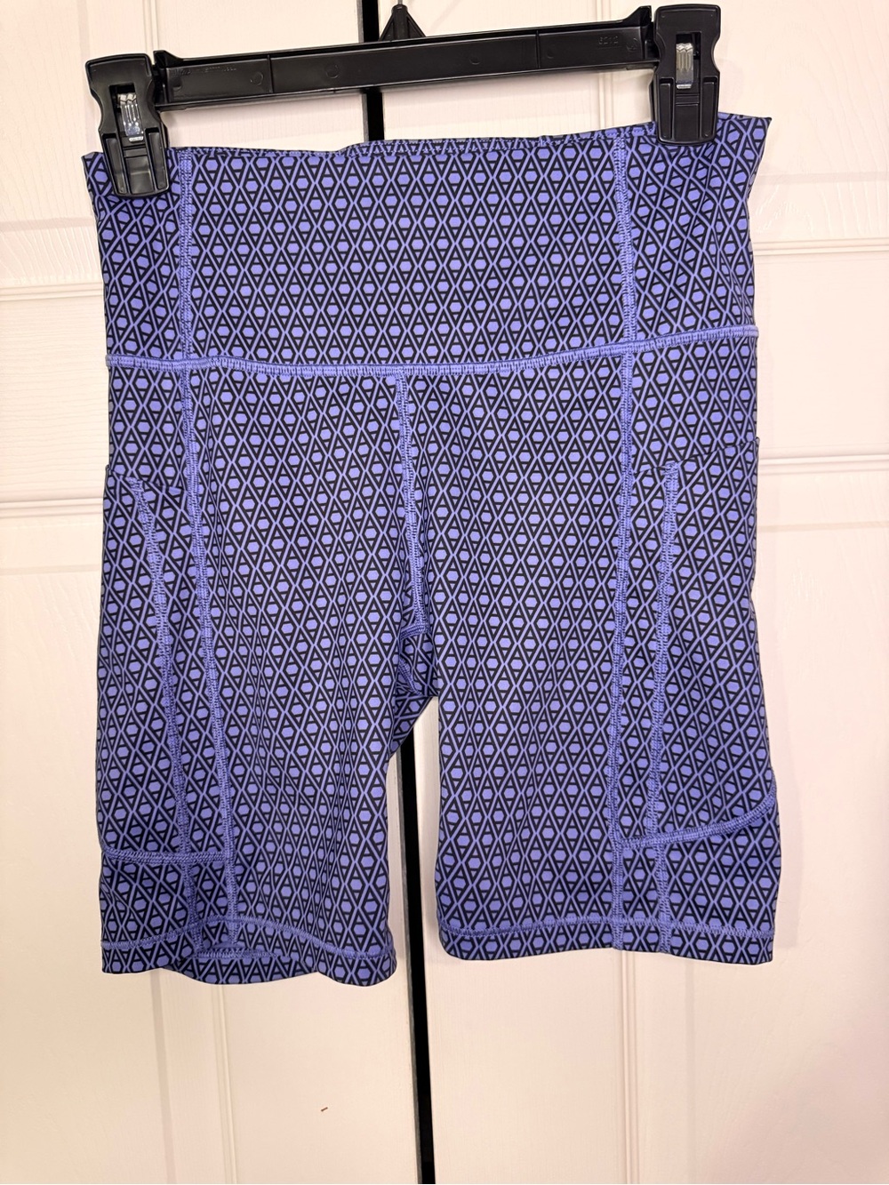 Athleta Women's Small Ultimate Stash Monogram Pocket 7 Inch Shorts Purple
